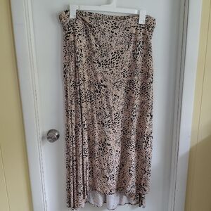Maurices Black and Cream High Low Skirt